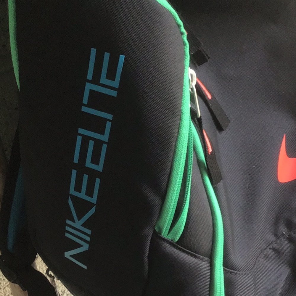 SOLD....Nike Elite back pack - Picture 4 of 8
